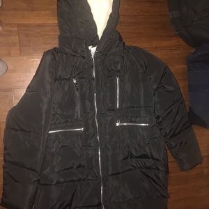 Dongxi Collection Women’s puffer coat (Size L/XL).